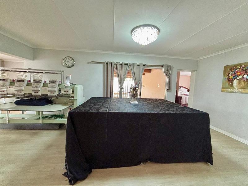 5 Bedroom Property for Sale in Bothasig Western Cape